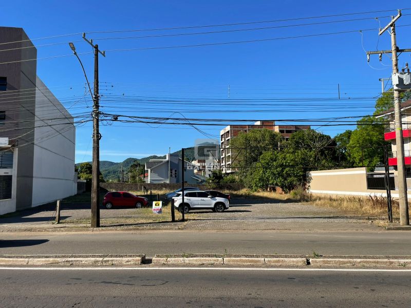 Terreno no bairro CAMOBI em SANTA MARIA