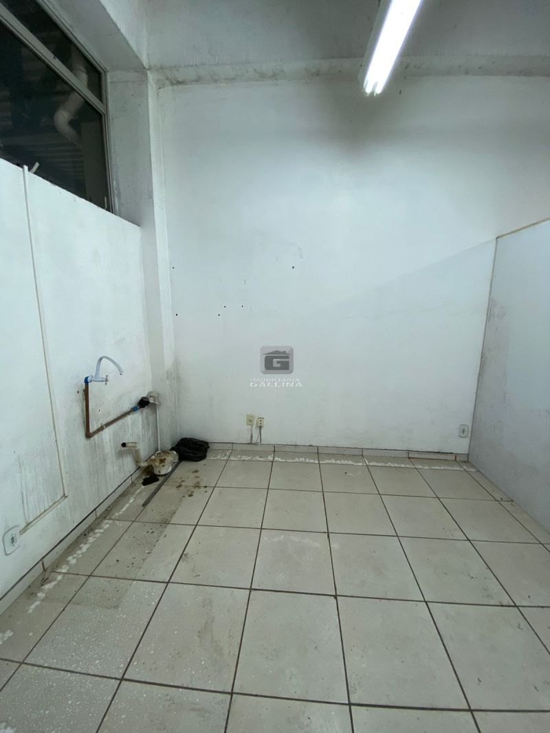 Sala no bairro NOSSA SENHORA DE LOURDES em SANTA MARIA