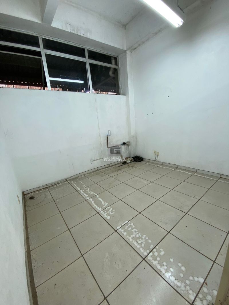 Sala no bairro NOSSA SENHORA DE LOURDES em SANTA MARIA