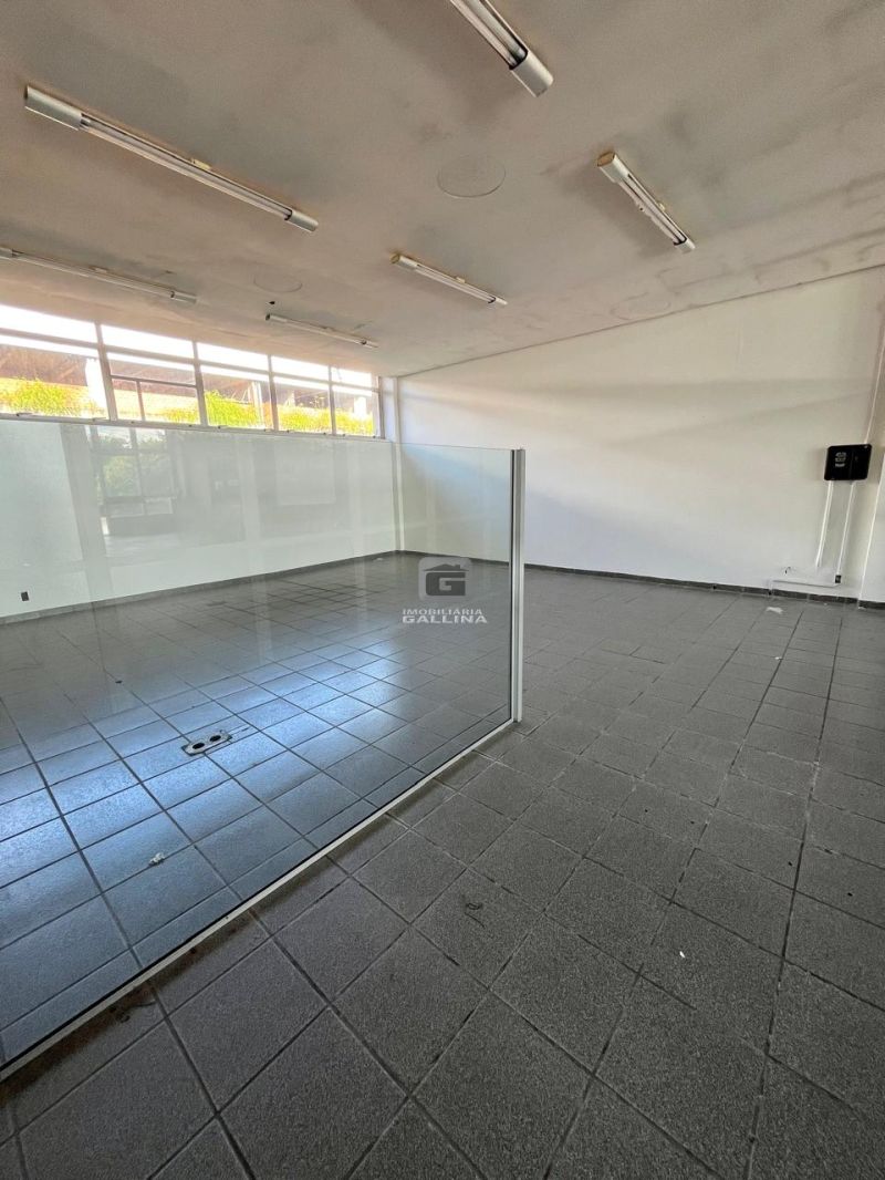 Sala no bairro NOSSA SENHORA DE LOURDES em SANTA MARIA