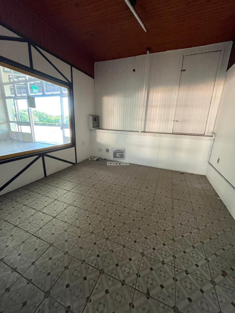 Sala no bairro NOSSA SENHORA DE LOURDES em SANTA MARIA
