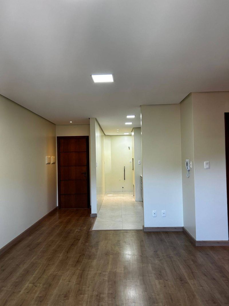 APARTAMENTO 2 DORMITTIOS - LOGRADOURO