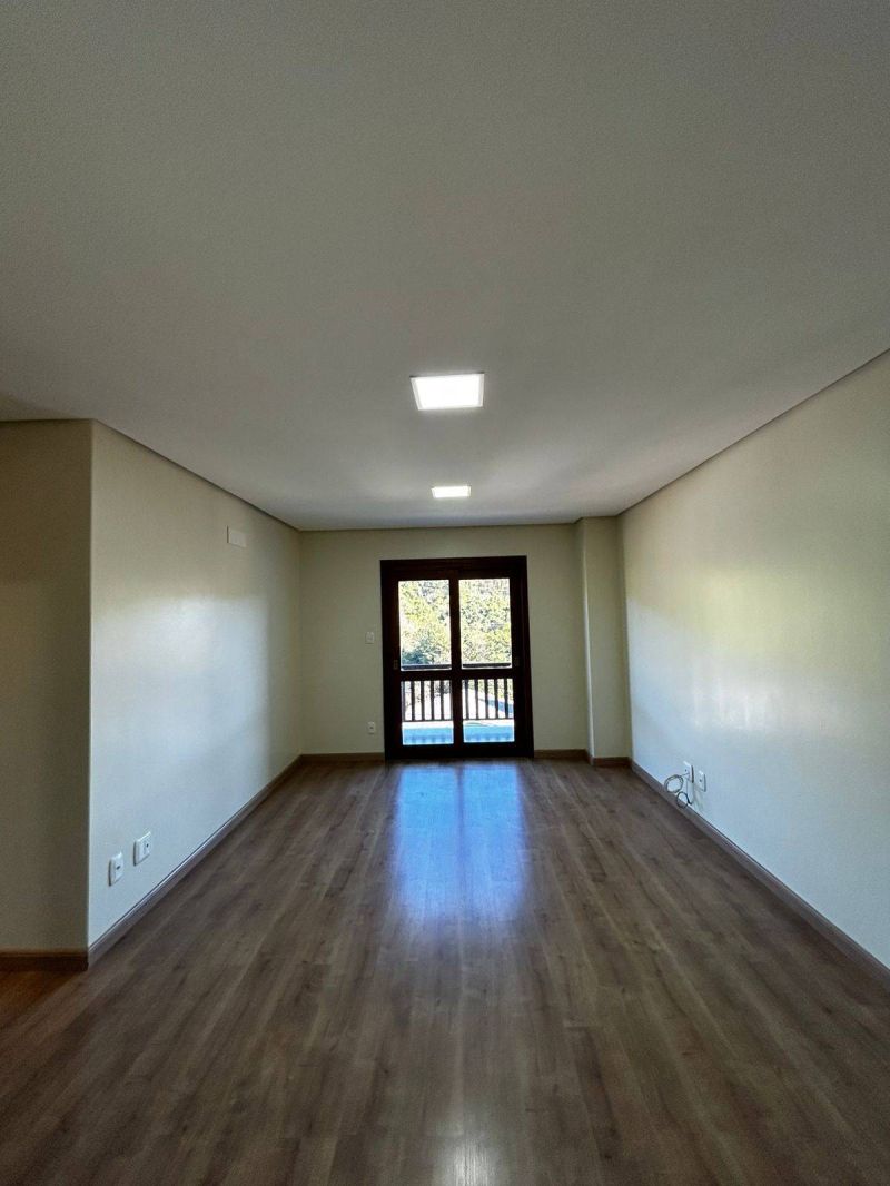 APARTAMENTO 2 DORMITTIOS - LOGRADOURO