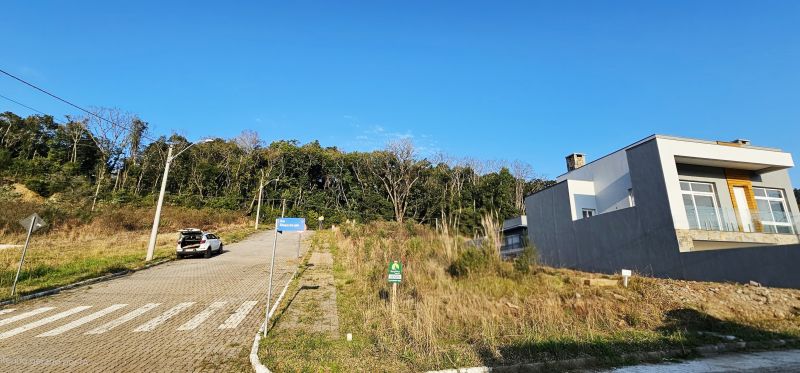 TERRENO DE ESQUINA - LINHA IMPERIAL