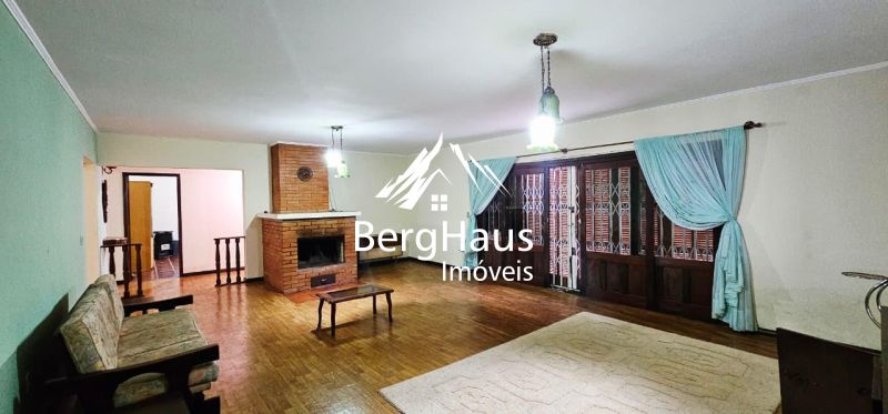 CASA Á VENDA- LOGRADOURO