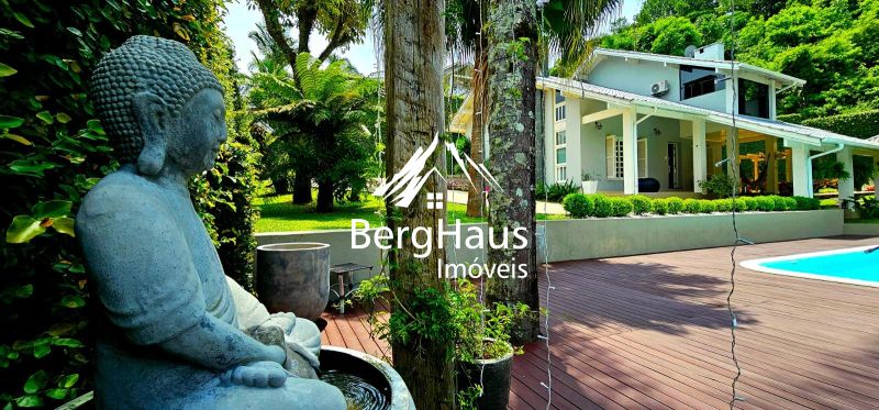 CASA 3 DORMITÓRIOS MOBILIADO- CENTRO