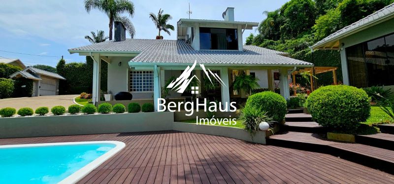 CASA 3 DORMITÓRIOS MOBILIADO- CENTRO