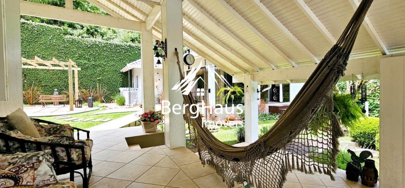 CASA 3 DORMITÓRIOS MOBILIADO- CENTRO