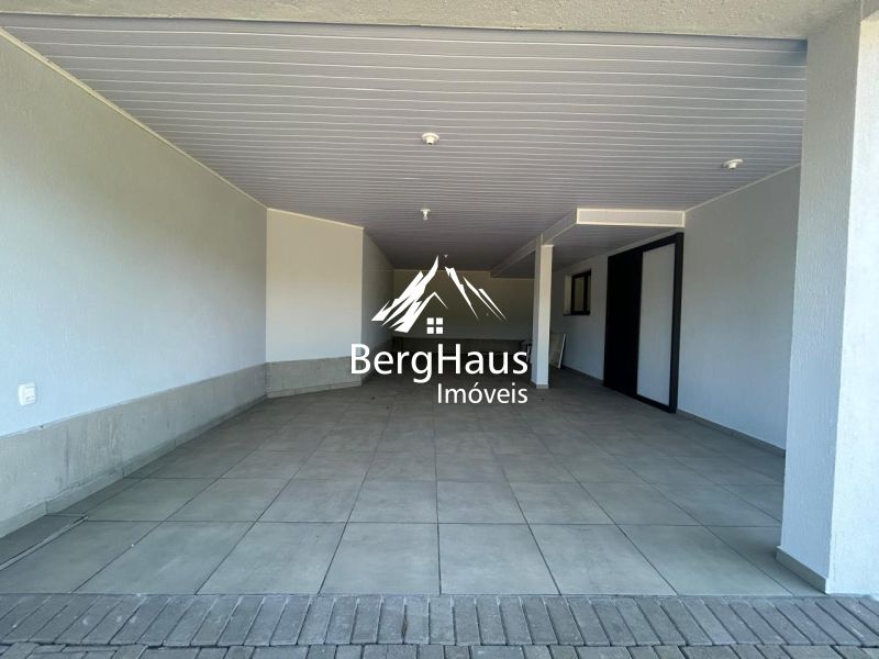 CASA PAVIMENTO INFERIOR 2 DORMIT. - LOGRADOURO