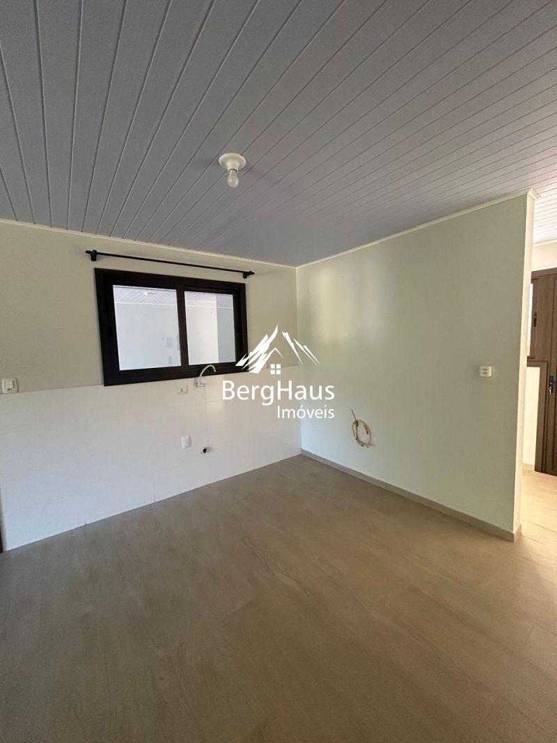 CASA PAVIMENTO INFERIOR 2 DORMIT. - LOGRADOURO