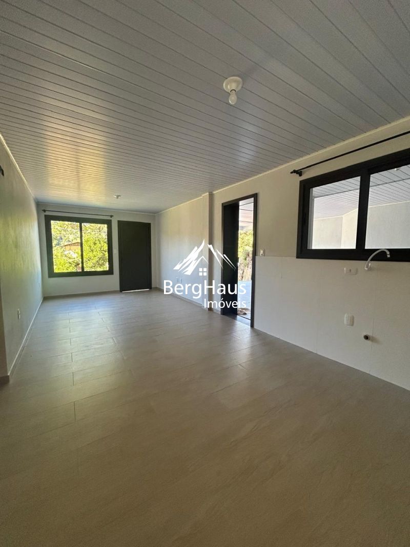 CASA PAVIMENTO INFERIOR 2 DORMIT. - LOGRADOURO