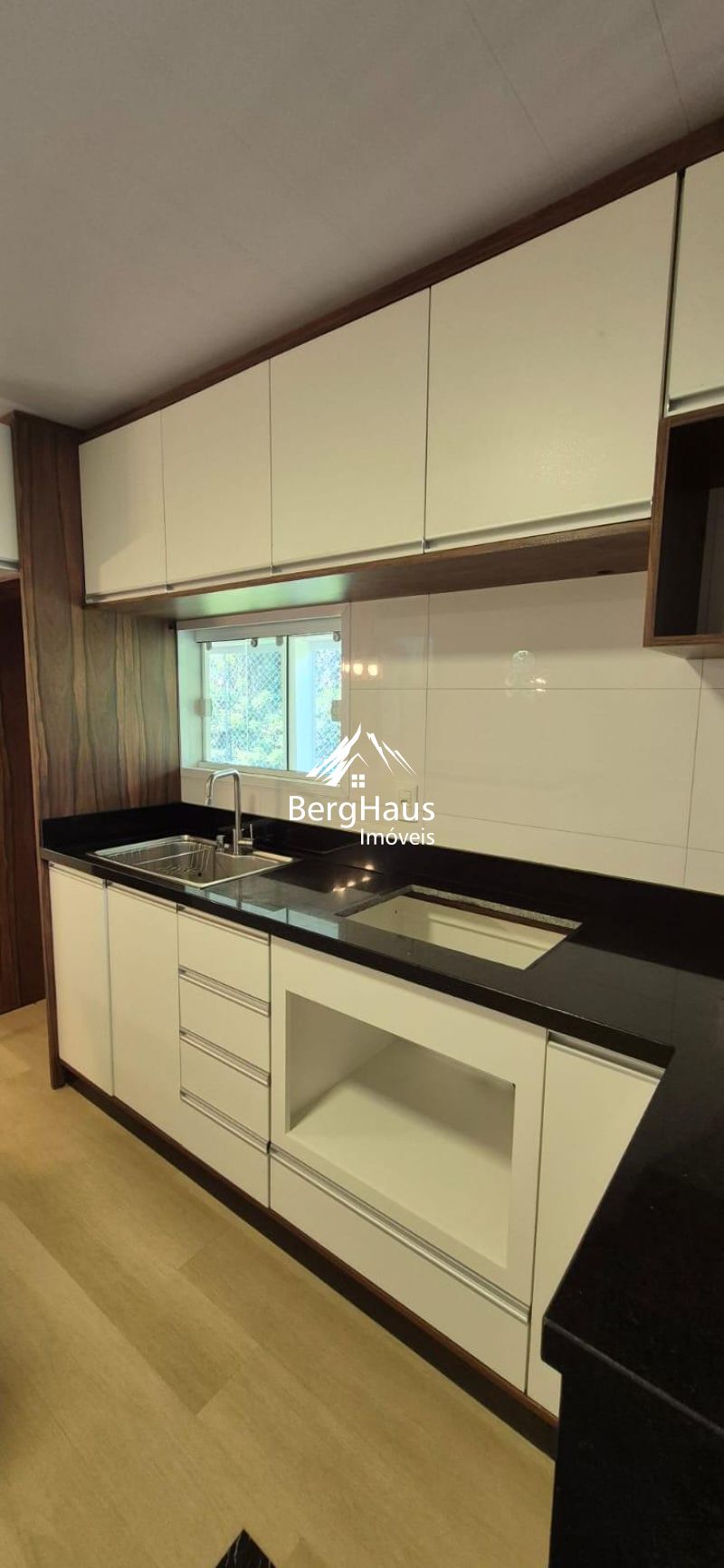 APARTAMENTO 2 DORMIT. - LOGRADOURO
