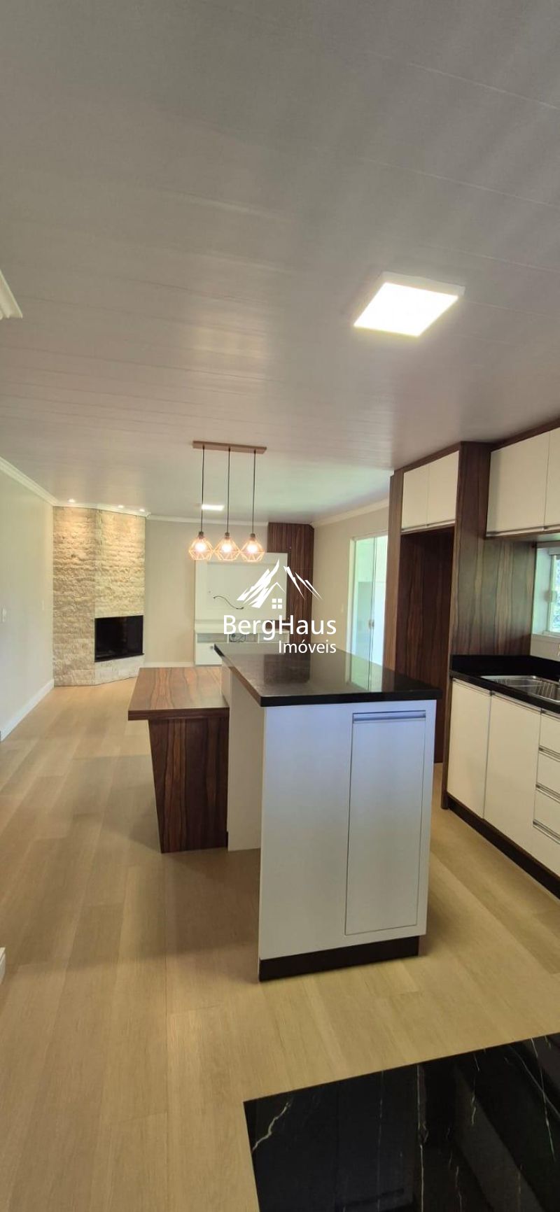 APARTAMENTO 2 DORMIT. - LOGRADOURO