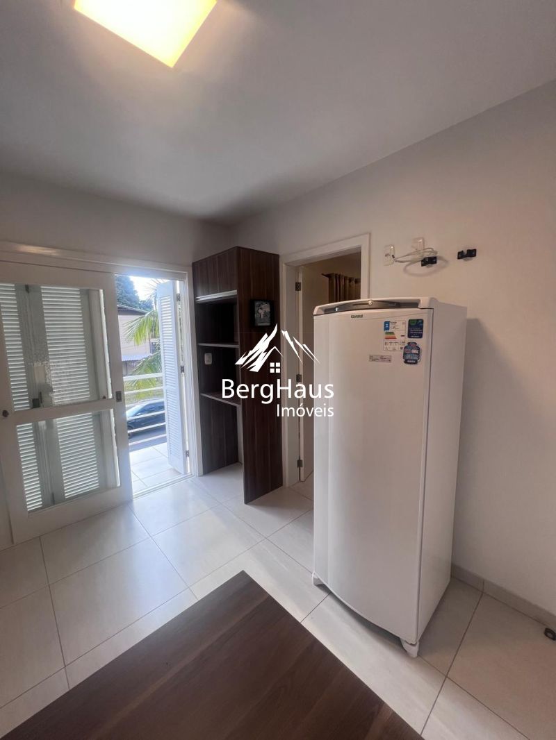 APARTAMENTO 1 DORMIT. - LOGRADOURO