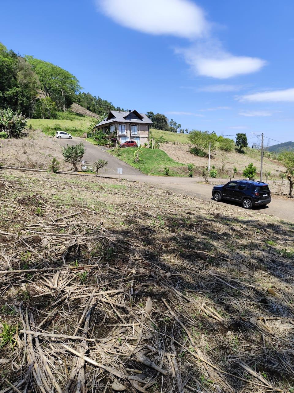 TERRENO DE ESQUINA COM 360 m²- PICADA CAFE