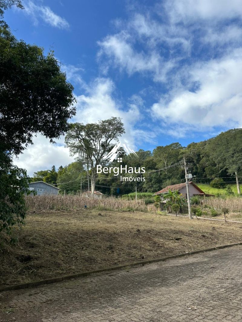 TERRENO DE ESQUINA COM 360 m²- PICADA CAFE