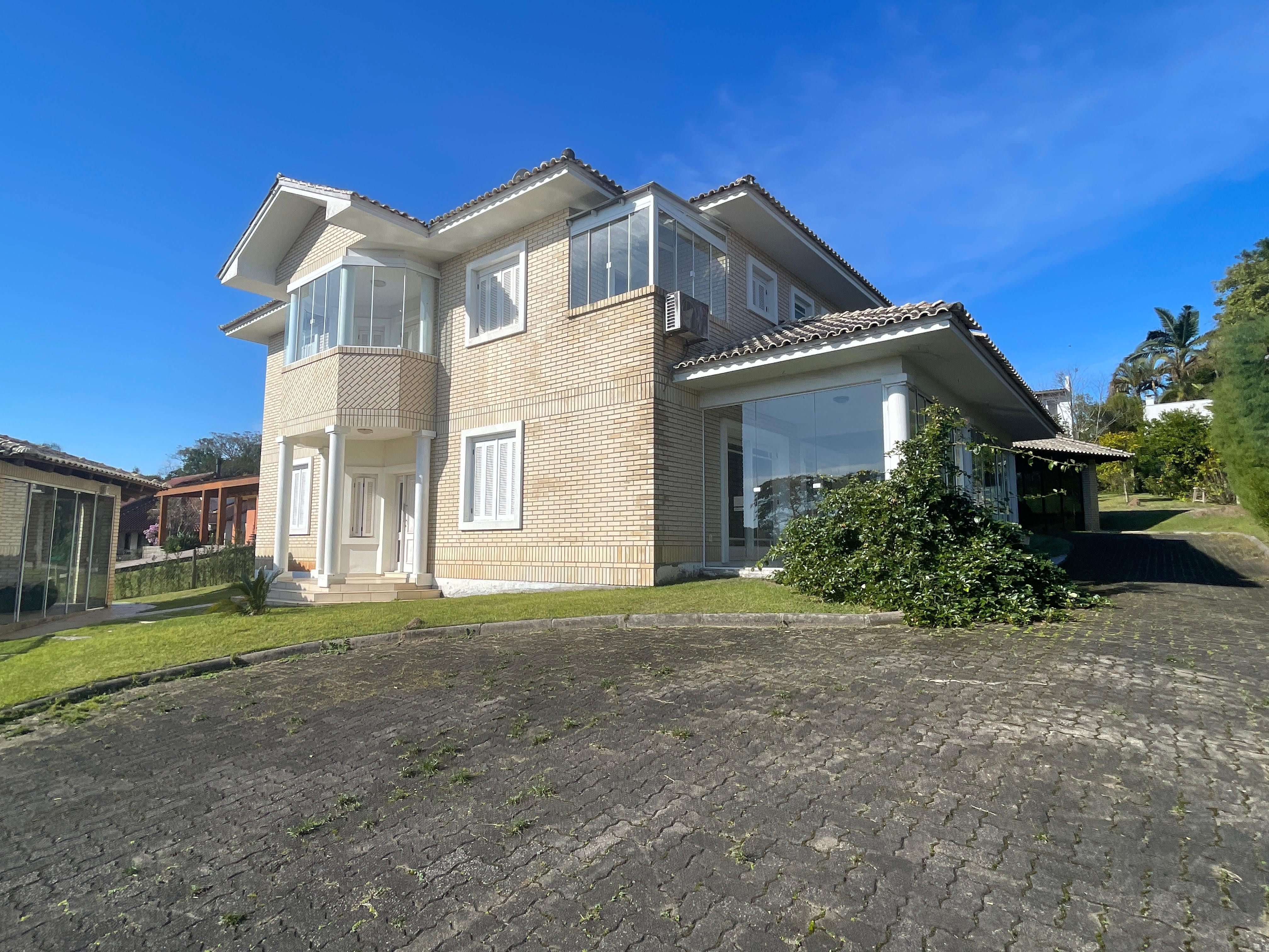 SOBRADO 4D no bairro Barro Vermelho Iii (Barro Vermelho) em Gravatai