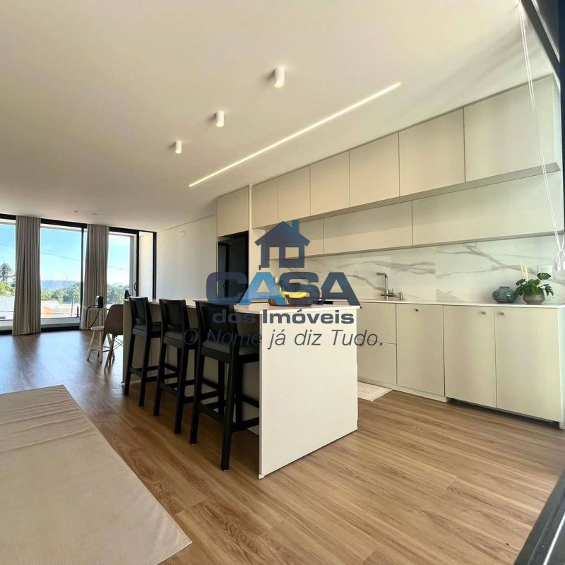 Linda Casa em Condomínio Fechado!