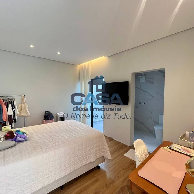 Linda Casa em Condomínio Fechado!