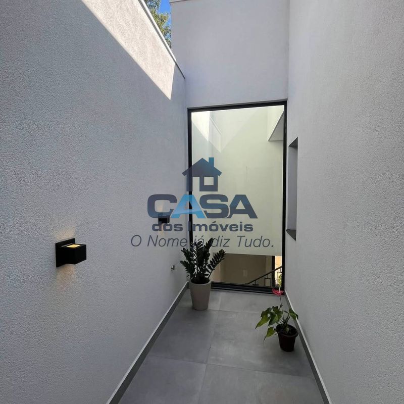 Linda Casa em Condomínio Fechado!