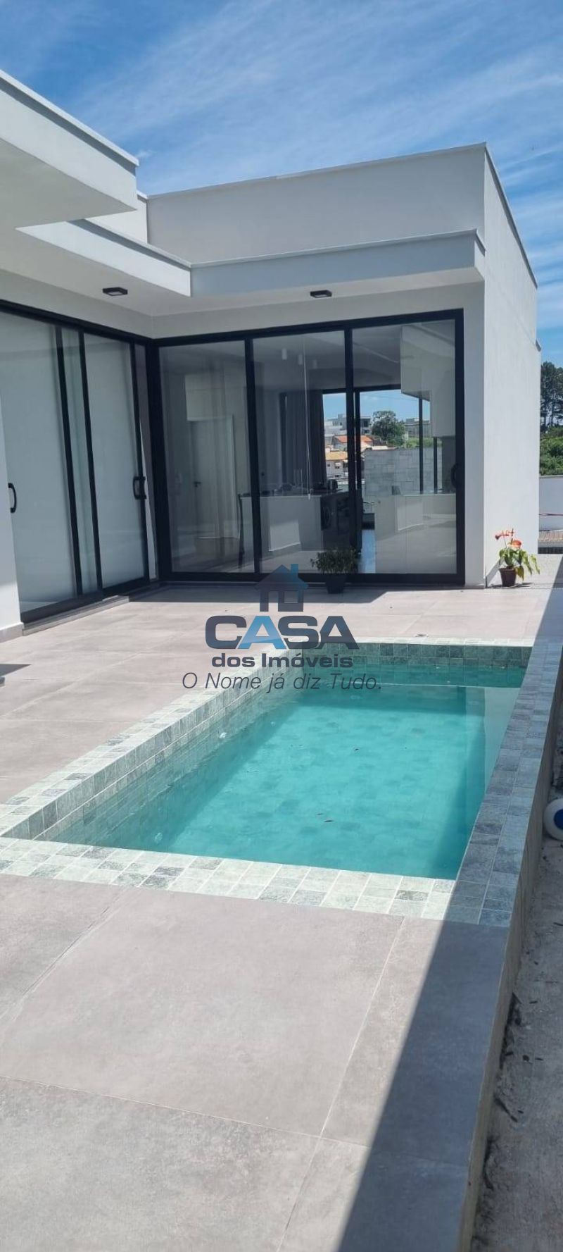 Linda Casa em Condomínio Fechado!