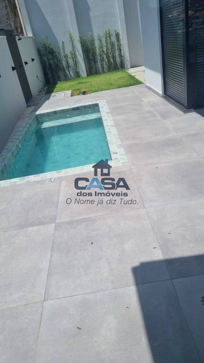 Linda Casa em Condomínio Fechado!