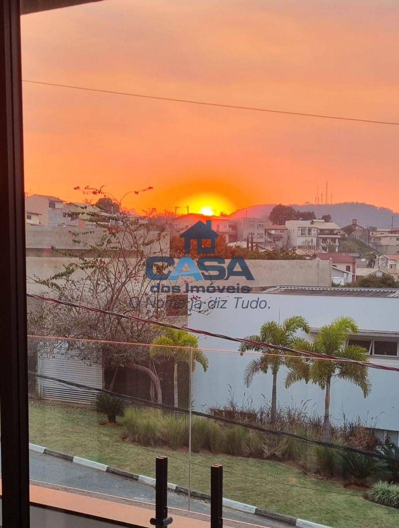 Linda Casa em Condomínio Fechado!