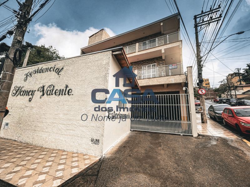 Kitnet com garagem no Centro de São Roque!