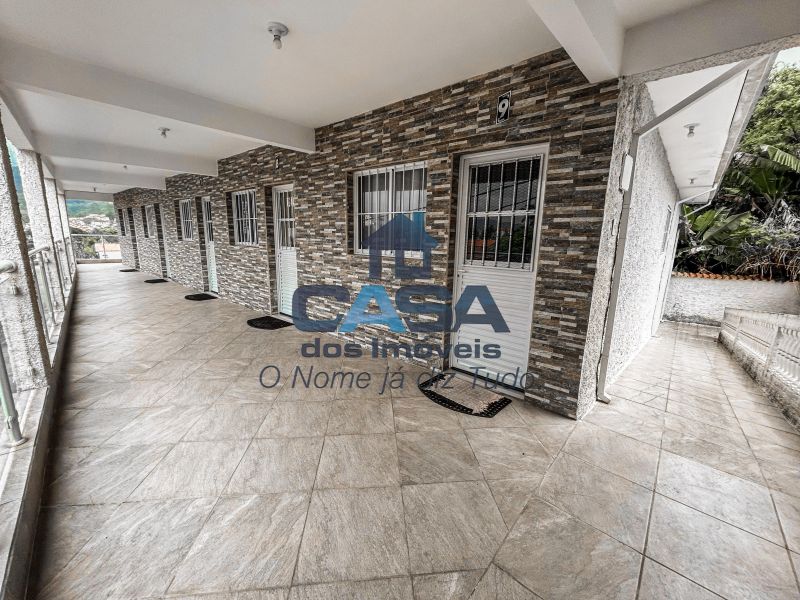 Kitnet com Garagem no Centro de São Roque! 