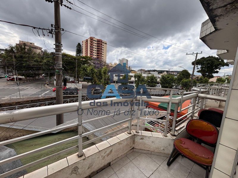 Kitnet com sacada no Centro de São Roque!