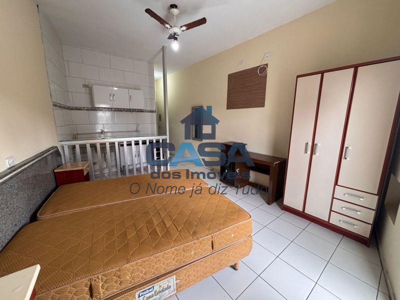 Kitnet com sacada no Centro de São Roque!