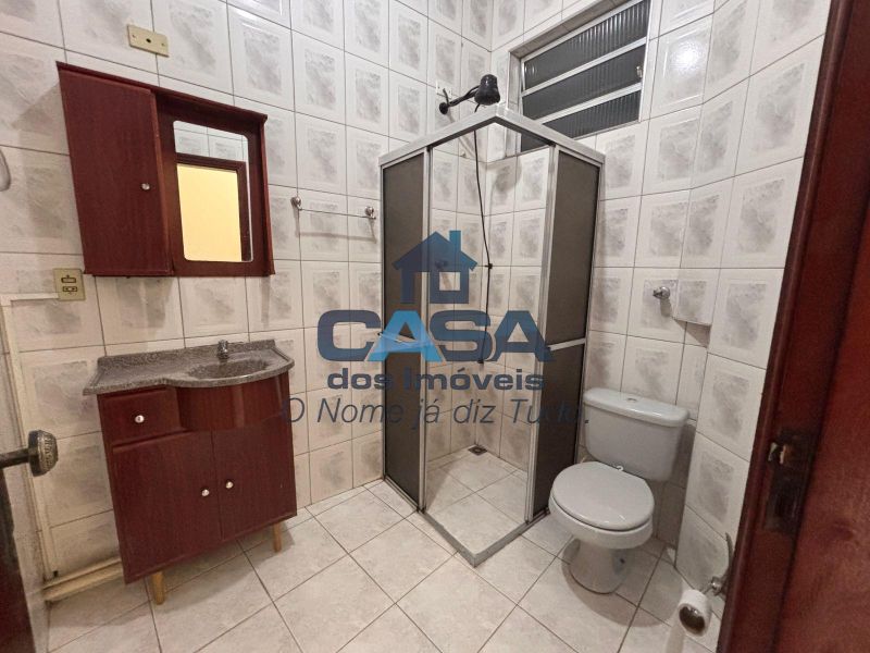 Kitnet com sacada no Centro de São Roque!