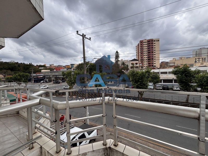 Kitnet com sacada no Centro de São Roque!