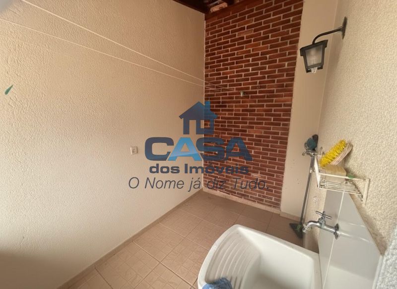 Casa de Condomínio no Residencial Vila Helena - Jardim Flórida.