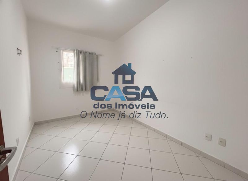 Casa de Condomínio no Residencial Vila Helena - Jardim Flórida.