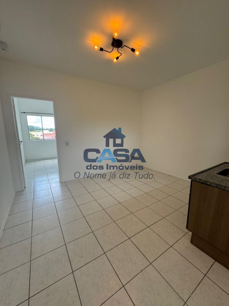 Kitnet com garagem | Jardim Flórida