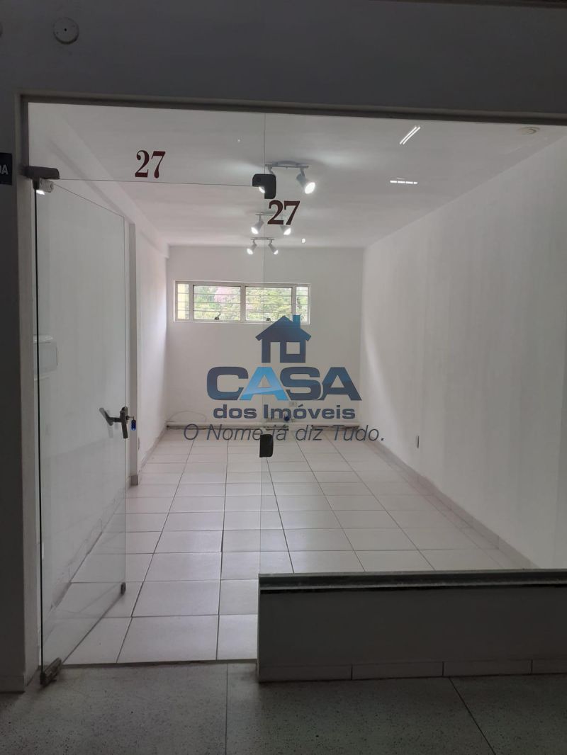 Excelente Loja N° 27 - Térrea - Galeria Raposão!