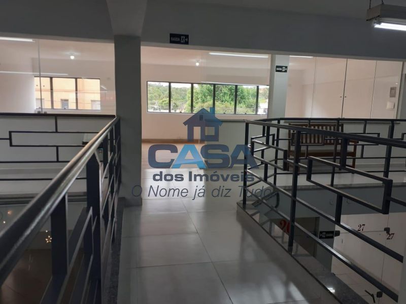 Excelente Loja N° 41/42/43 - 1° andar - Galeria Raposão!