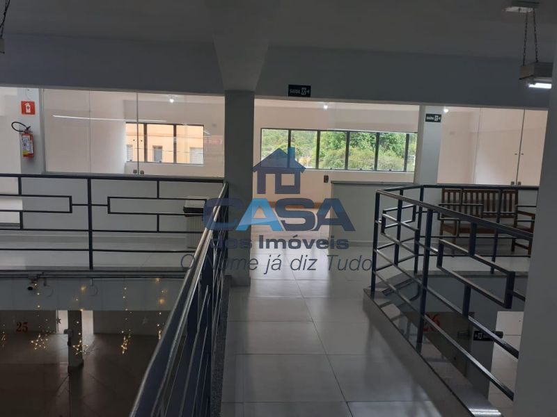 Excelente Loja N° 41/42/43 - 1° andar - Galeria Raposão!