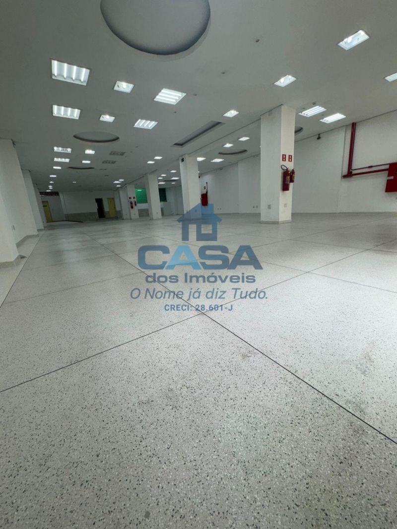 Salão no Centro de São Roque!