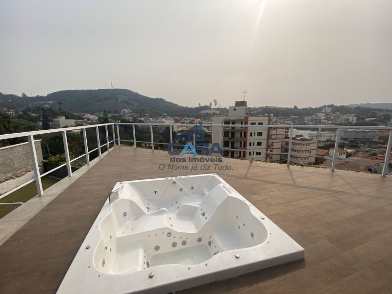 Linda Casa Com Jacuzzi