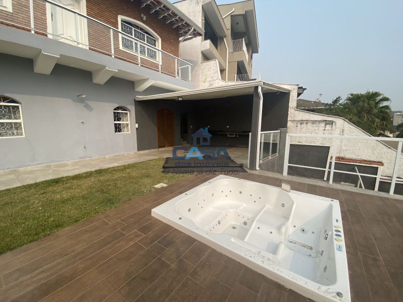 Linda Casa Com Jacuzzi