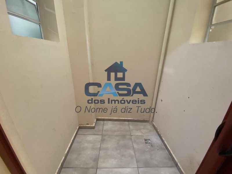 Kitnet com Garagem no Centro de São Roque! 