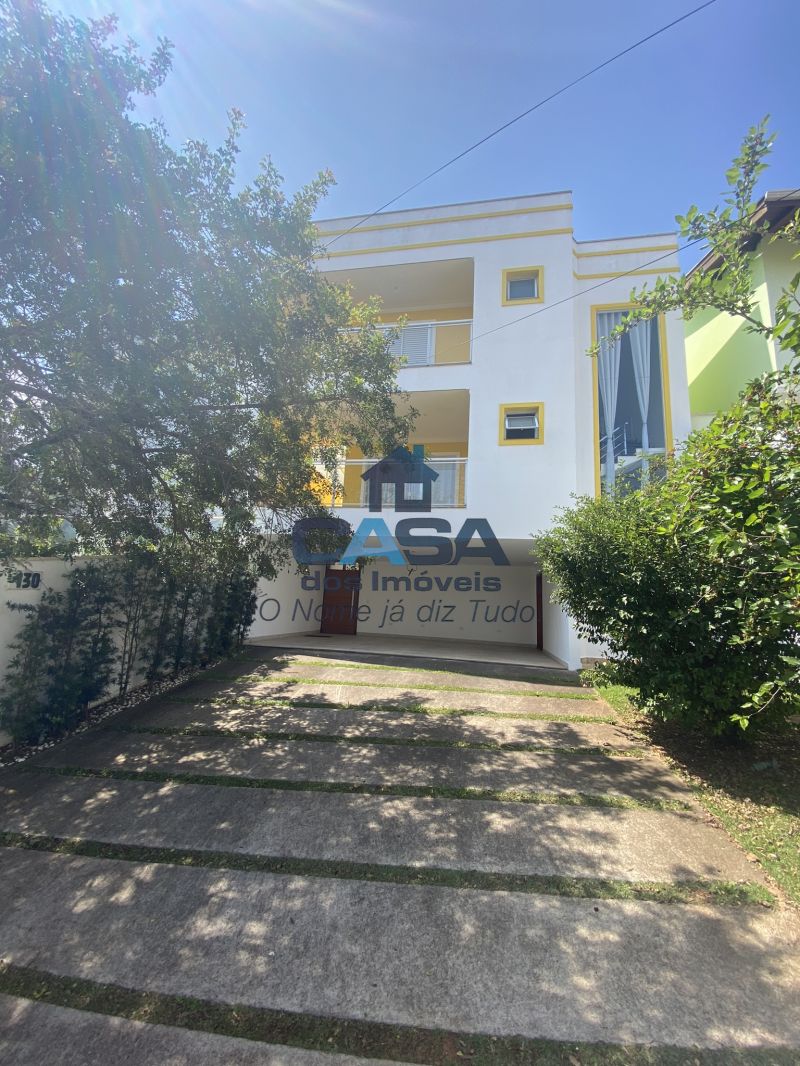Sobrado de alto padrão em Condomínio Fechado! 