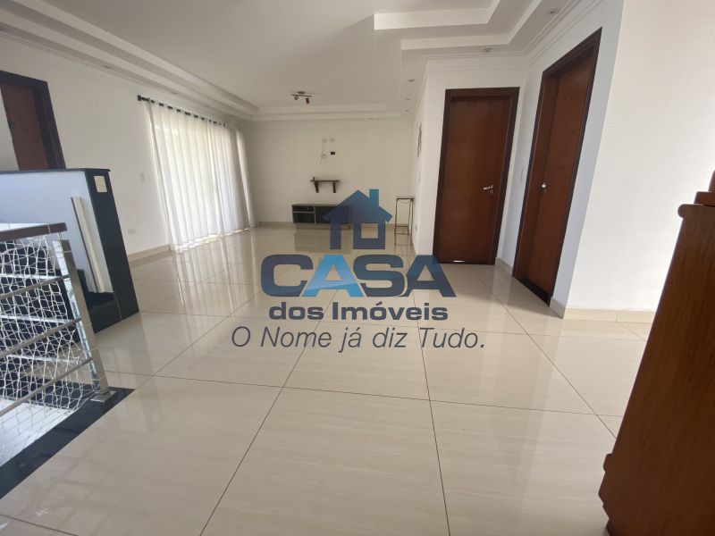 Sobrado de alto padrão em Condomínio Fechado! 