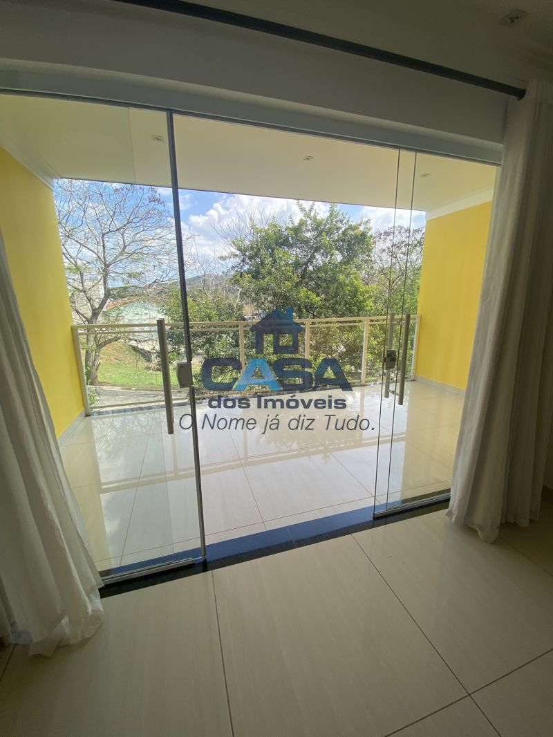 Sobrado de alto padrão em Condomínio Fechado! 