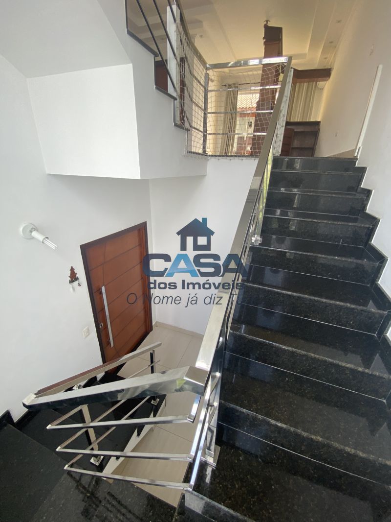 Sobrado de alto padrão em Condomínio Fechado! 
