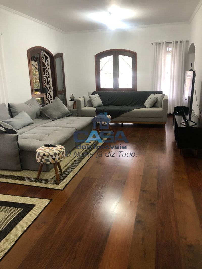 Residência estilo Colonial para vender.
