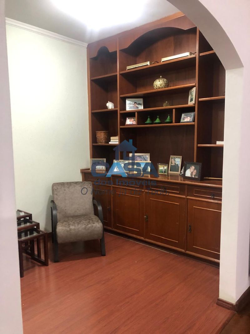 Residência estilo Colonial para vender.