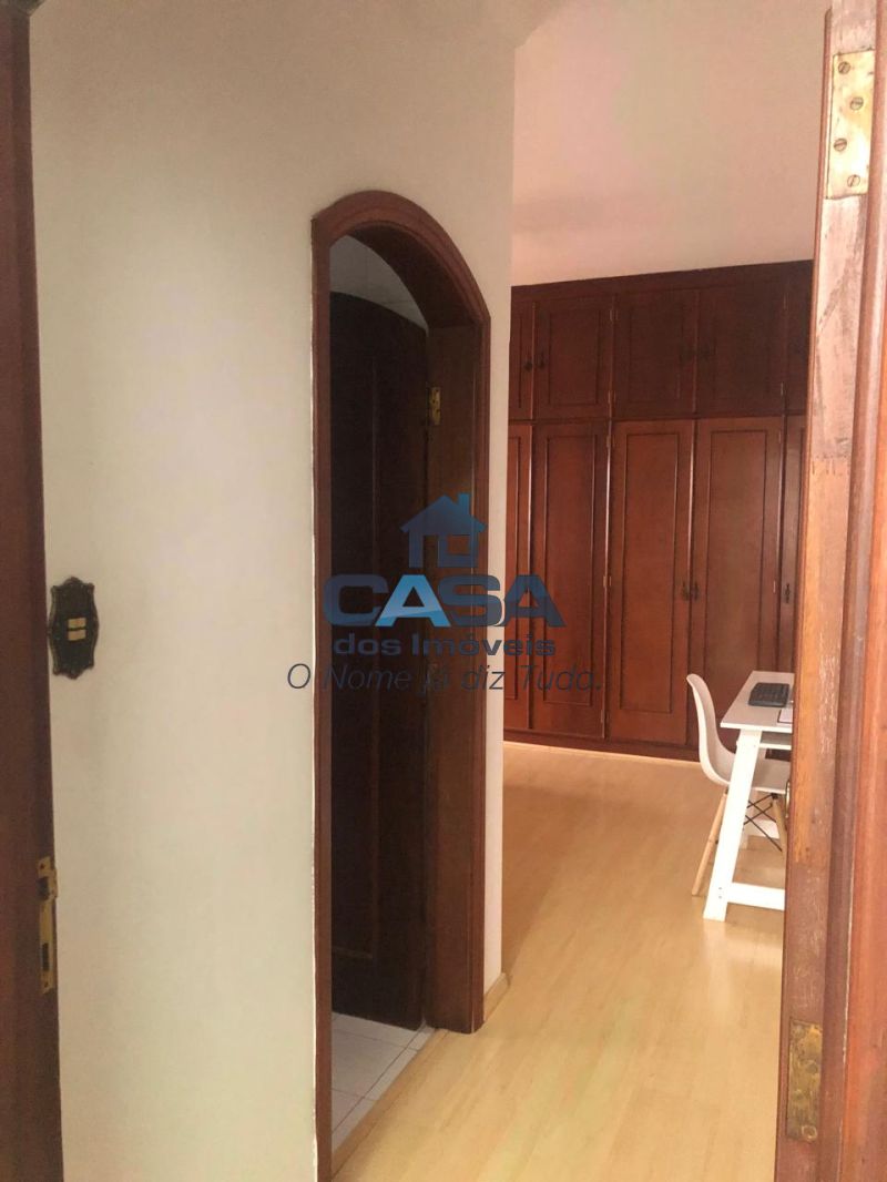Residência estilo Colonial para vender.